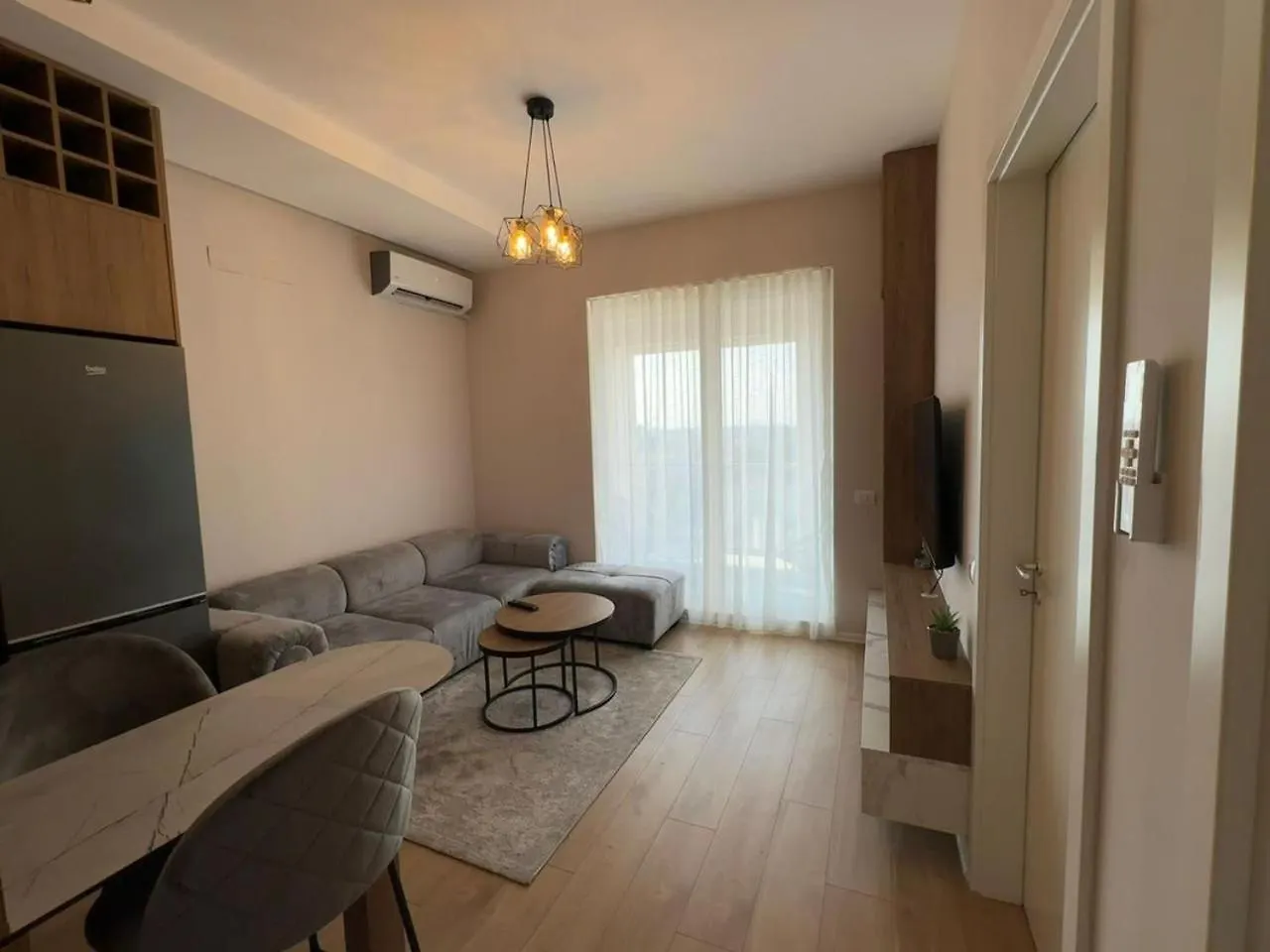 Tirana Center Boulevard Apartment 0*,  알바니아
